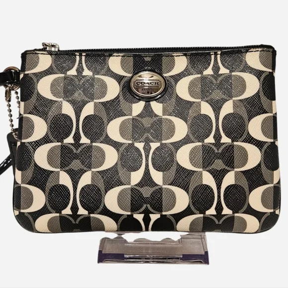 Coach Peyton Dream C Small Wristlet - EUC - Picture 1 of 7